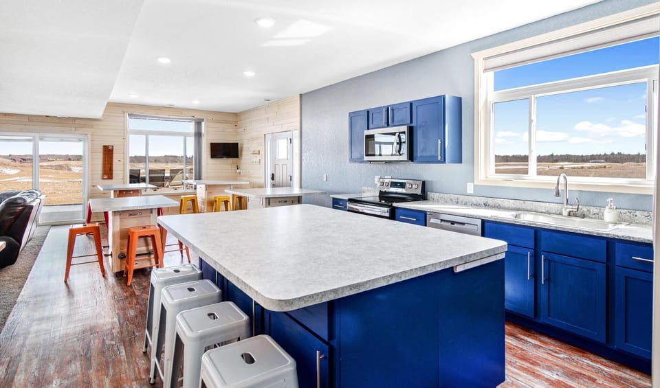 Dining area accommodates 20+ guests, with a big kitchen island and 4 tables