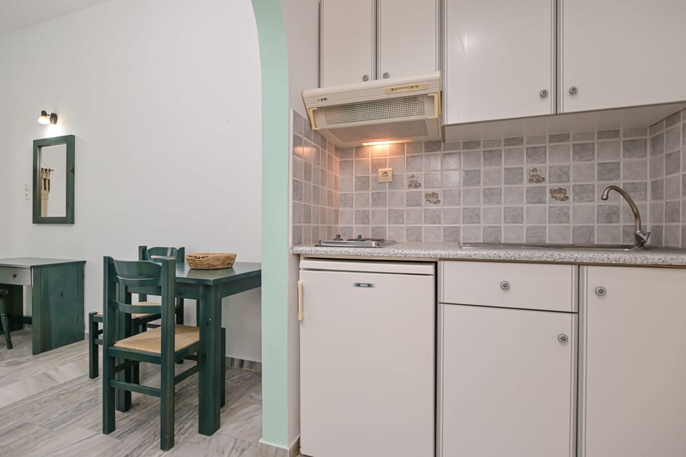 Basic Double or Twin Room, 2 Twin Beds, Non Smoking, Garden View | In-room safe, iron/ironing board, free WiFi, bed sheets