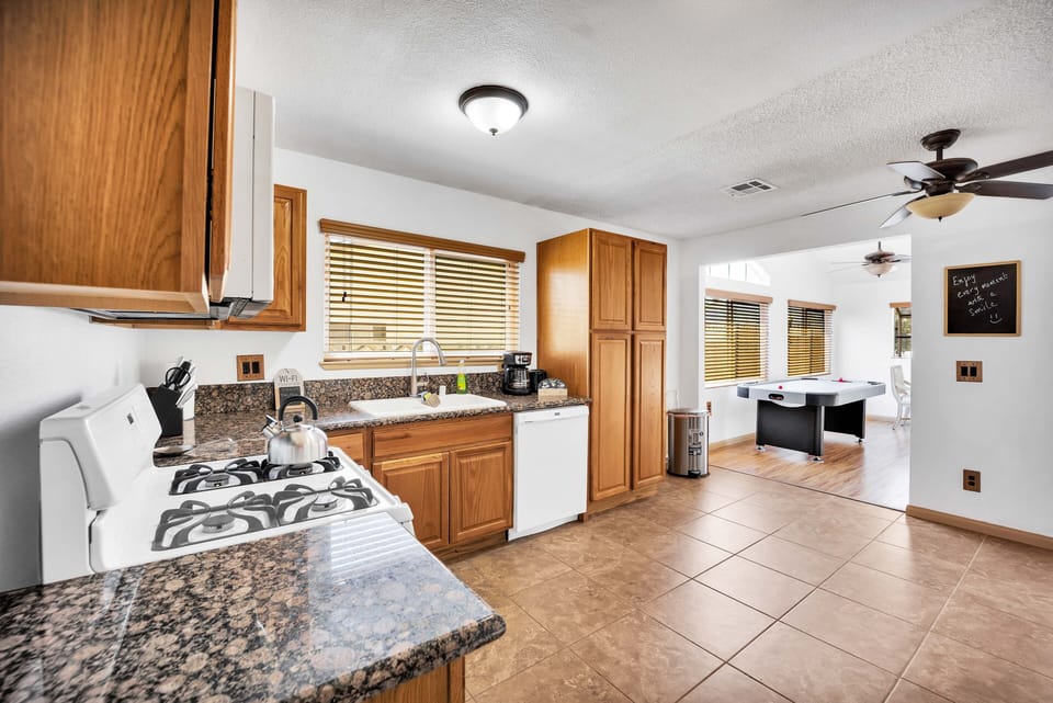 Spacious kitchen with refrigerator/ Ice maker/ Microwave/ Dish Washer