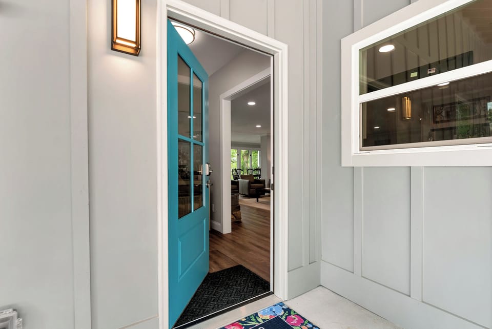 Welcome to the lake! No steps from driveway into the house.