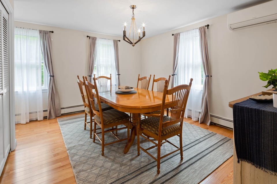 Full View of Dinning Room 