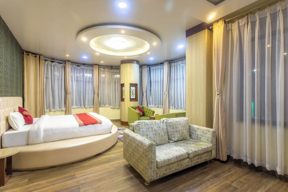 Premium bedding, desk, WiFi (free), bed sheets