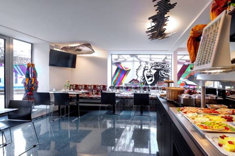 Daily buffet breakfast for a fee