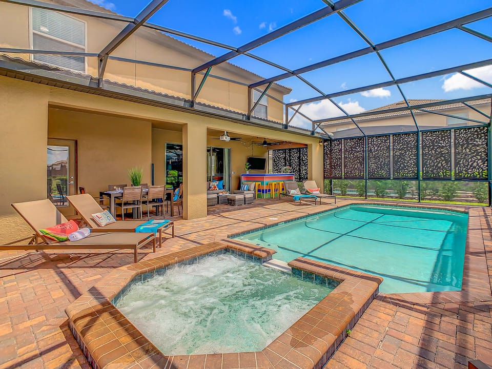 Heated Pool And Spa (heating is extra $)