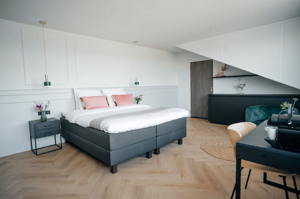 Hypo-allergenic bedding, in-room safe, desk, soundproofing