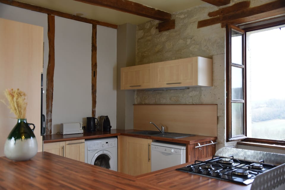 Panoramic House, 3 Bedrooms, Garden View | Private kitchen | Highchair