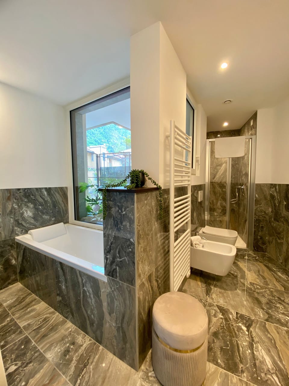 Suite, Balcony, Lake View | Bathroom | Free toiletries, hair dryer, bidet, towels