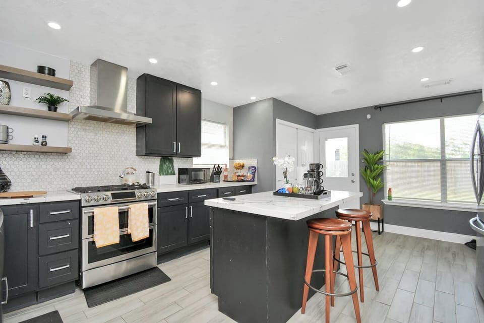Our fully equipped kitchen is ready for you to enjoy. Cook your favorite meals, share laughs around the counter, and enjoy the simple comforts of home during your stay.
