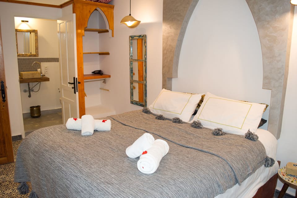 Comfort Room, Patio, Courtyard Area | Hypo-allergenic bedding, Select Comfort beds, individually decorated