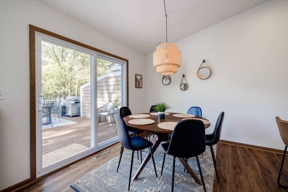 6 Person Dining Area

(Left Side of Duplex)

[Dining area 1 of 2 of whole duplex]