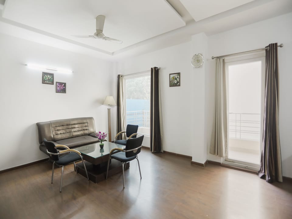 Executive Studio, 1 King Bed | Premium bedding, minibar, free WiFi, bed sheets