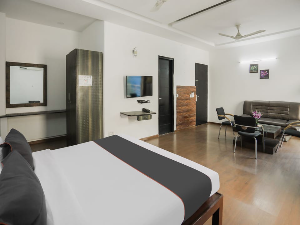 Executive Studio, 1 King Bed | Premium bedding, minibar, free WiFi, bed sheets