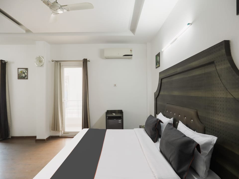 Deluxe Double Room, 1 Bedroom | Premium bedding, minibar, free WiFi, bed sheets