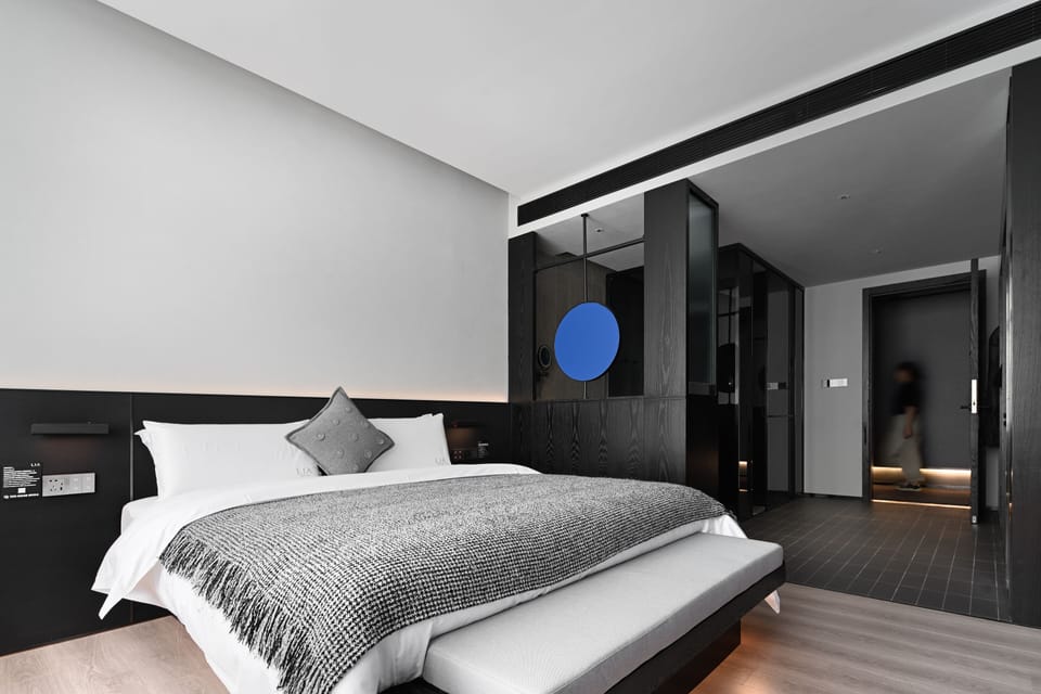 Business Double Room | Premium bedding, pillowtop beds, desk, laptop workspace