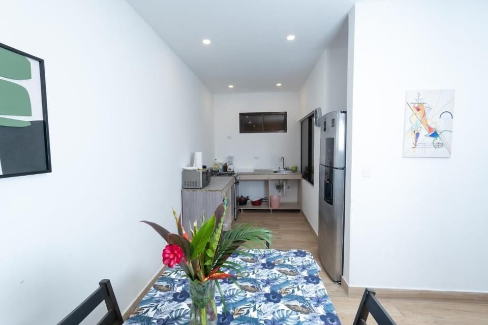 Tiny House | Private kitchen | Mini-fridge, microwave, oven, rice cooker