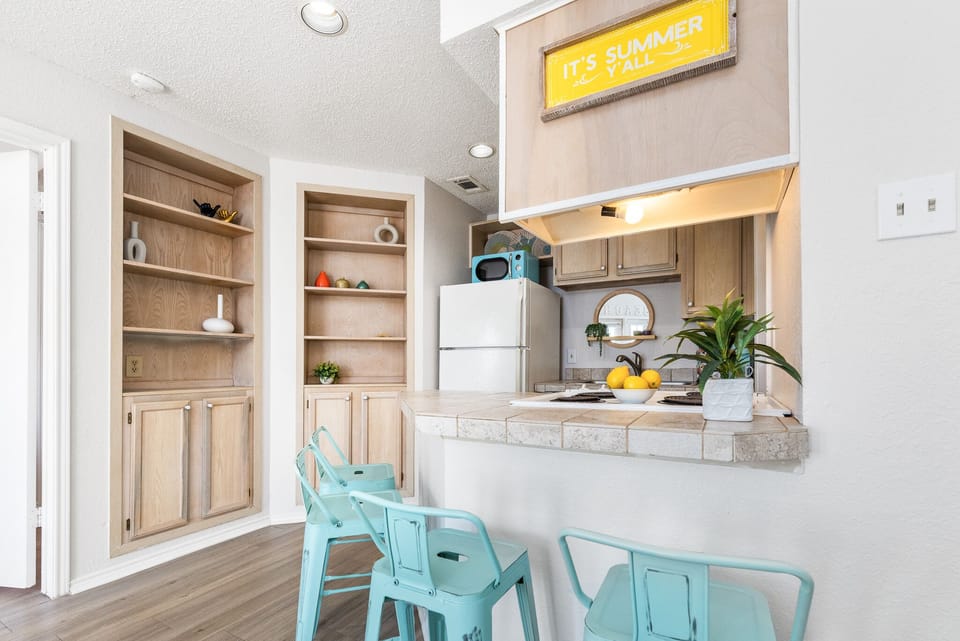 Counter seating around kitchen (laundry room with washer/dryer not pictured).
