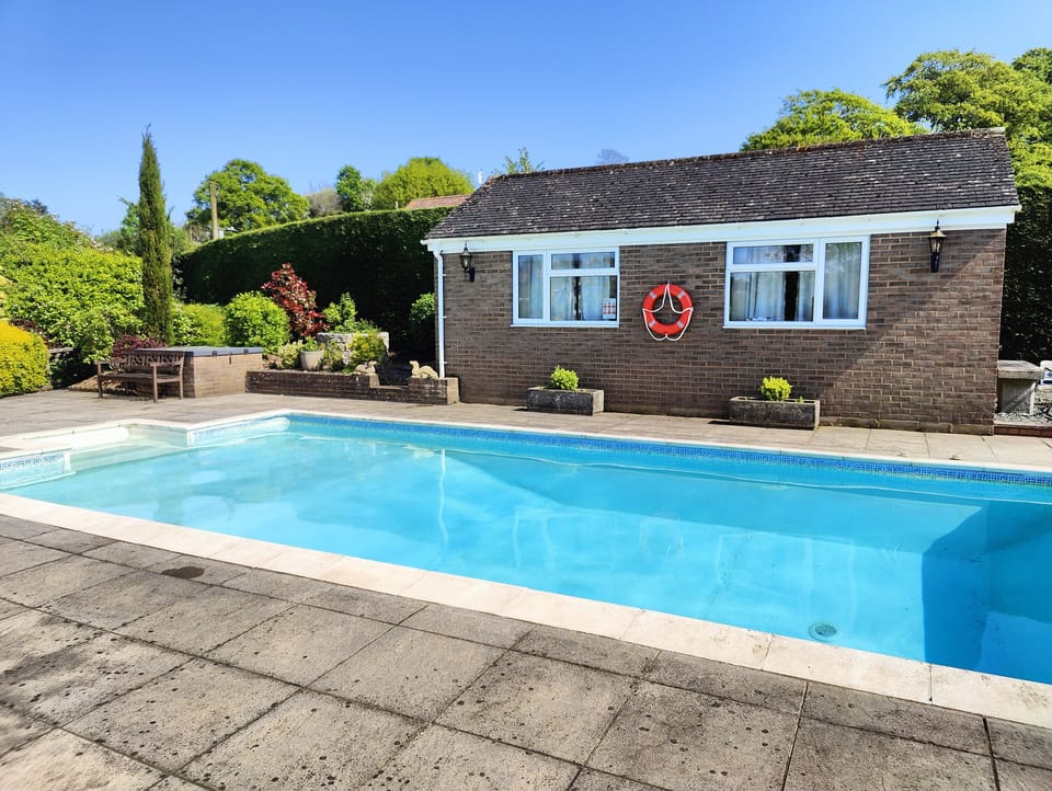 Cottage | Pool | Outdoor pool