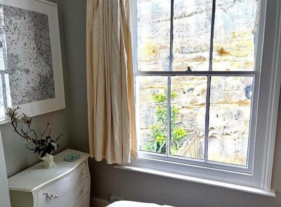 Second bedroom with garden & cliff view