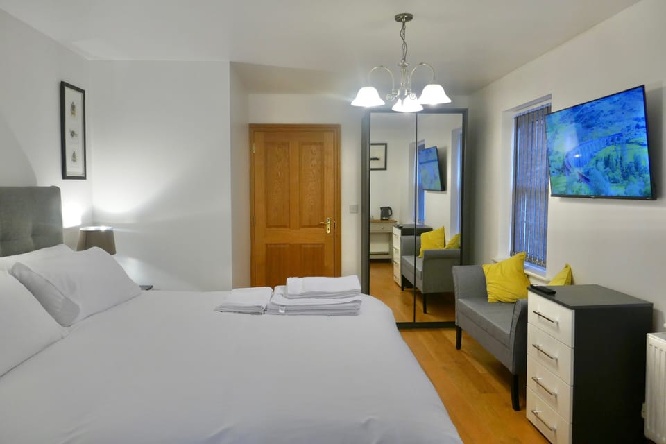 Luxury Double Room | Free WiFi, bed sheets