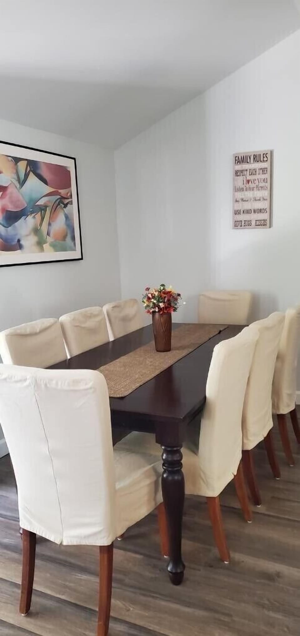 Eat in kitchen dining area