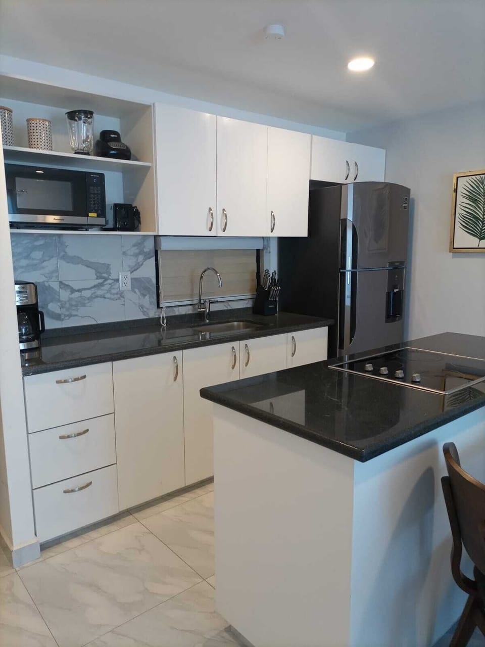 Spacious kitchen moments – family breakfasts & sunset happy hours made magical!
