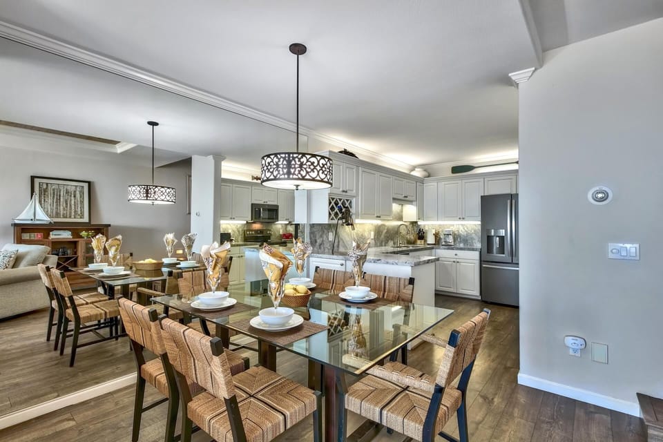 Charming Serena & Lily Dining Set