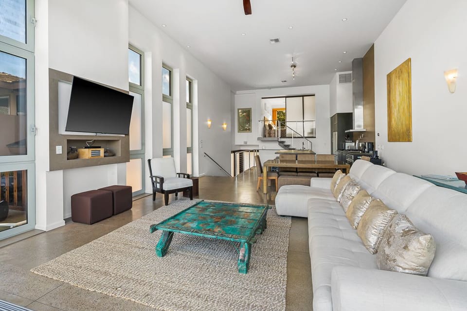Open concept living and dining–inside & out!
