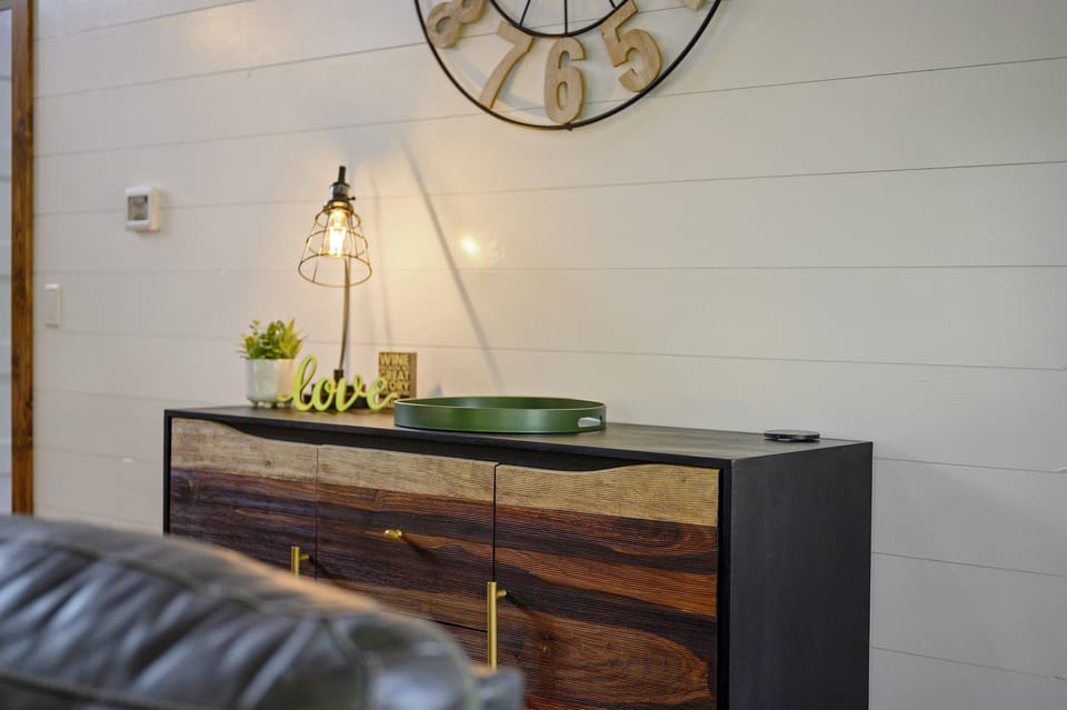 Entry way table