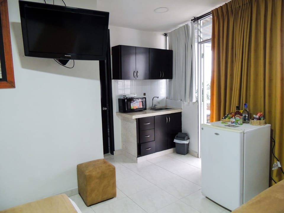 Comfort Triple Room | Private kitchenette | Full-size fridge
