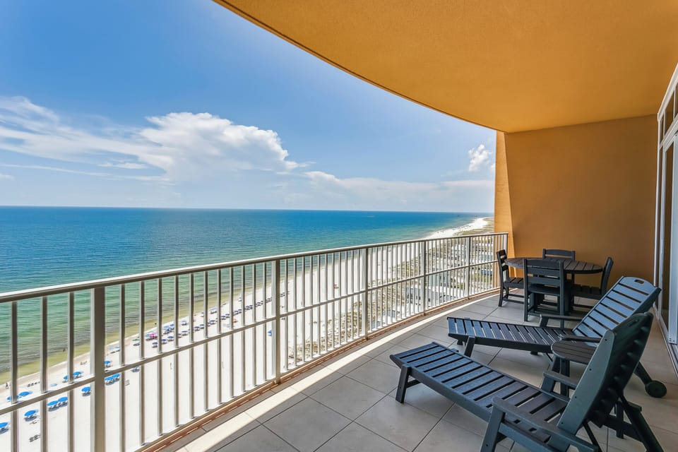Enjoy the expansive, unobstructed view from the 15th floor
