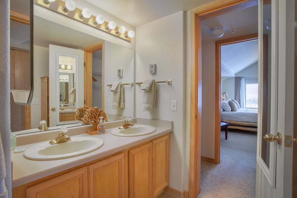 Upper level master bath