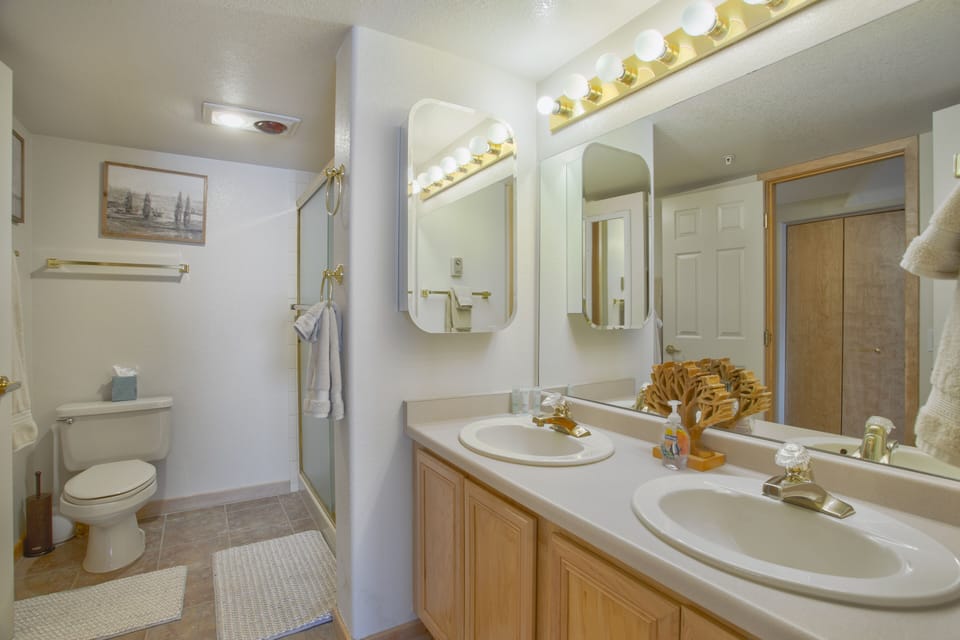 Upper level master bath