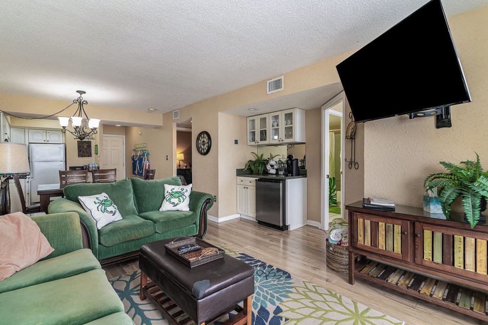 Living Room to Front Door - 9400 Shore Dr 922