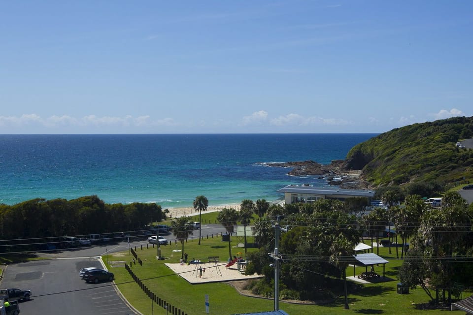One mile beach and park 400m walk
