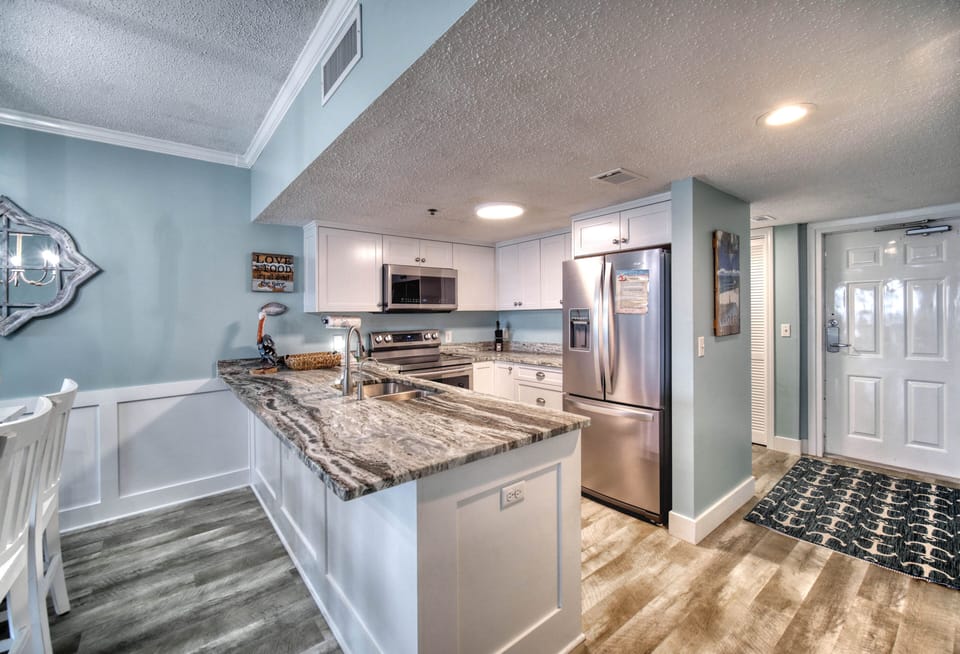 Tropical Winds, unit 702. 2 Bedroom 2 Bathroom Sleeps 6. Gulf Shores, Alabama. Managed by Island Rentals