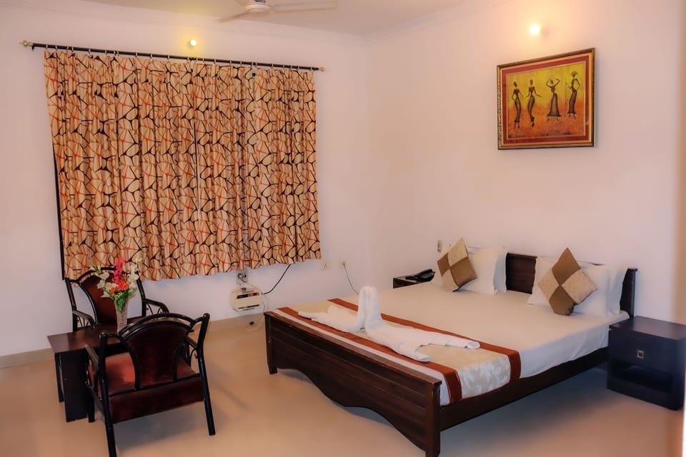 Deluxe Room | In-room safe, individually decorated, individually furnished, desk