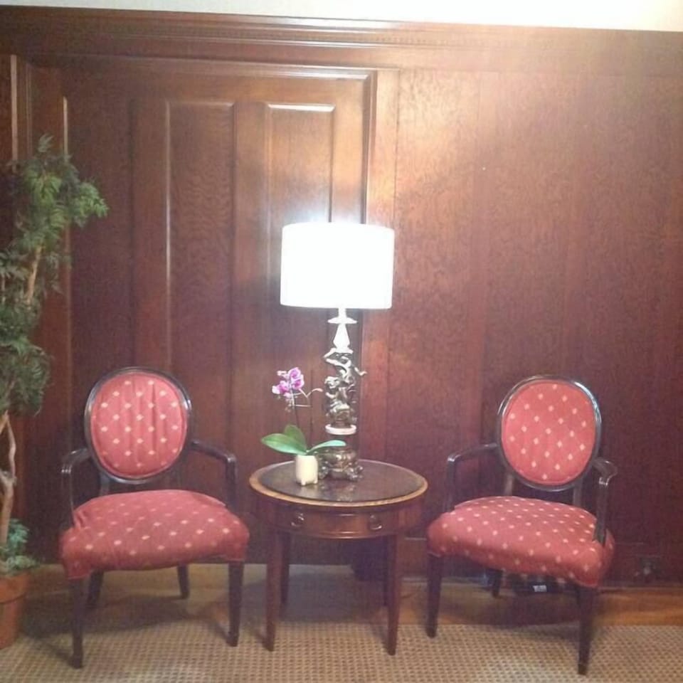 Foyer Seatings
