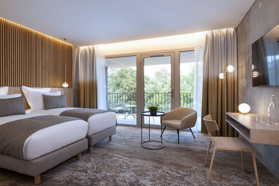 Premium bedding, pillowtop beds, in-room safe, desk