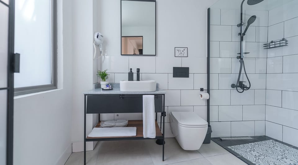 City Room | Bathroom | Shower, rainfall showerhead, hair dryer, slippers