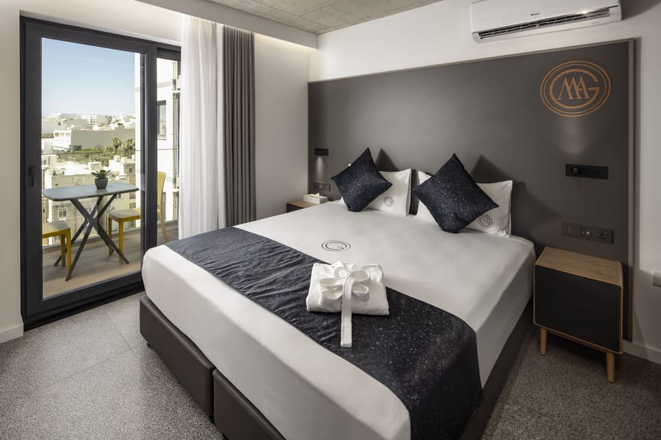 Executive Suite, 1 Bedroom, City View | Premium bedding, in-room safe, desk, laptop workspace