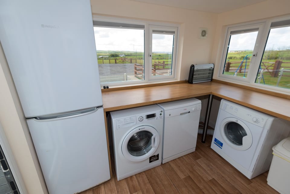 Cottage | Private kitchen | Fridge, microwave, dishwasher, electric kettle