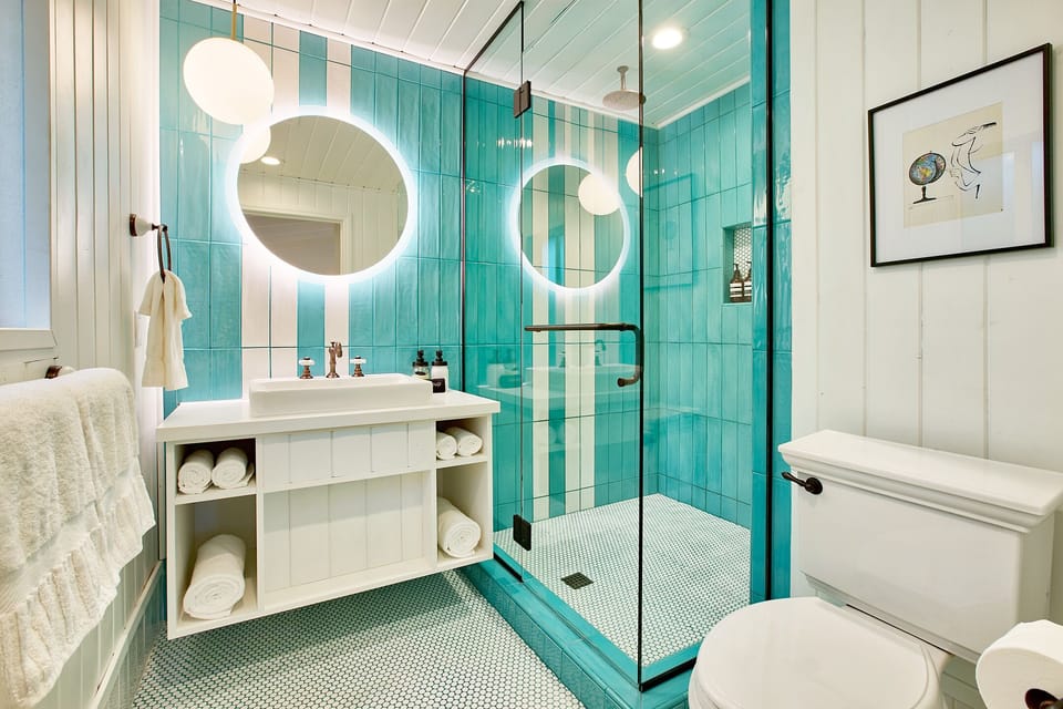 Exclusive Studio Suite, 1 King Bed | Bathroom | Hair dryer, bathrobes, towels