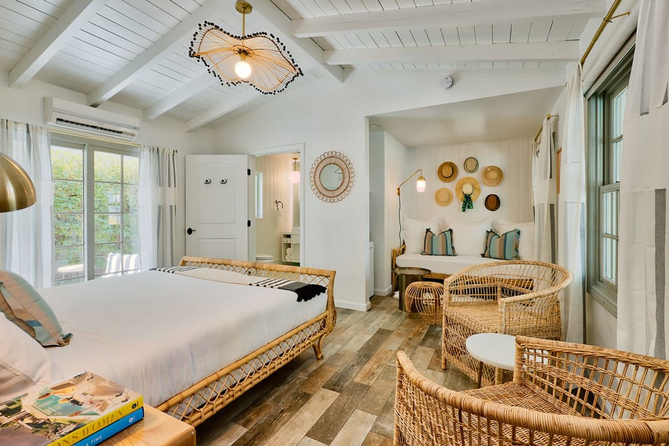 King Suite | Premium bedding, down comforters, minibar, individually decorated
