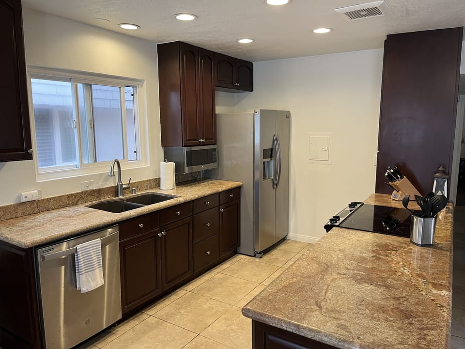 Downstairs Full kitchen