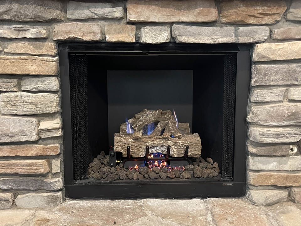Gas fireplace!