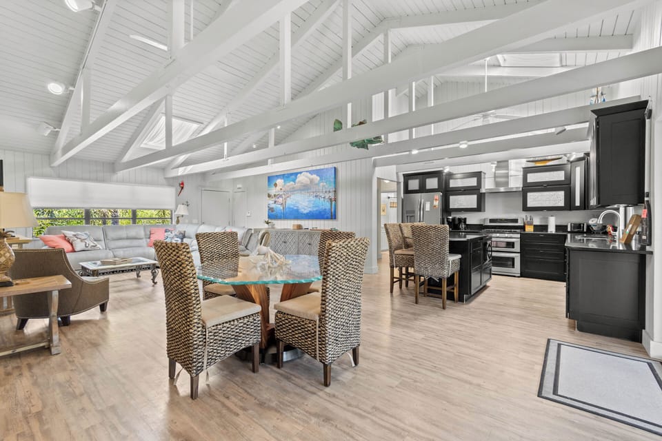Kitchen/Dining Area