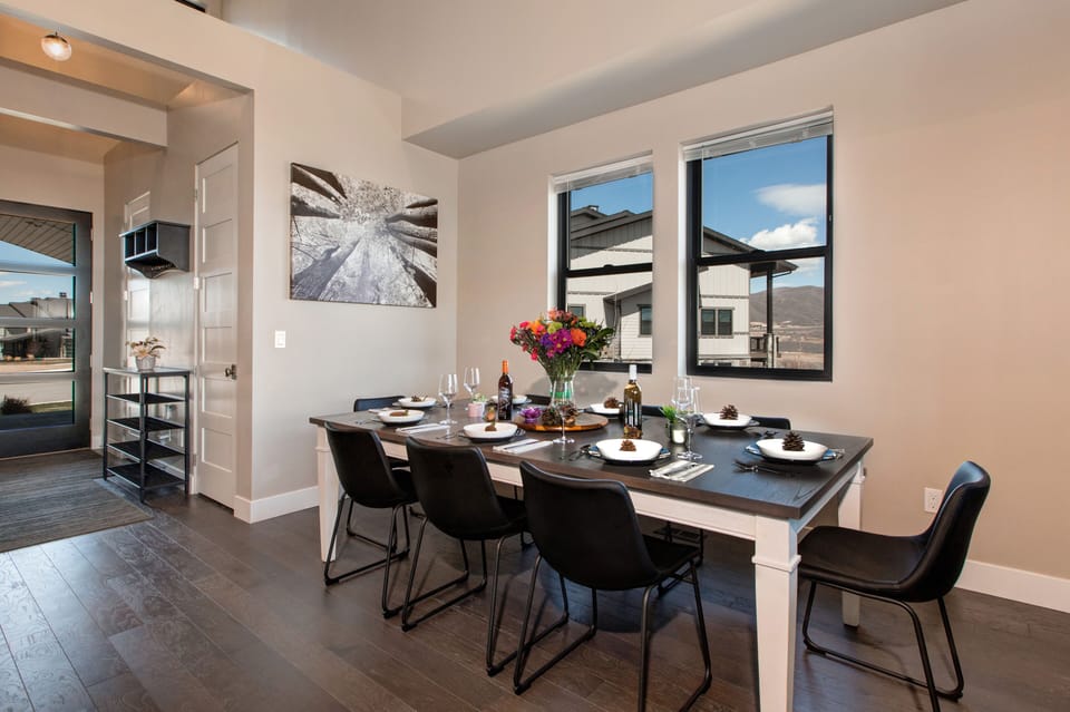 Dining Area with Seating for Eight