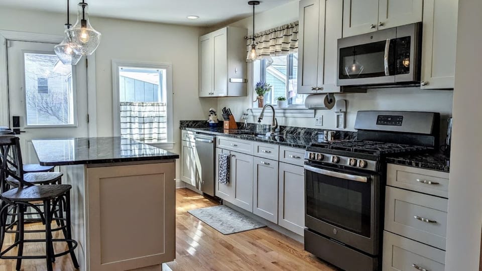 Full kitchen