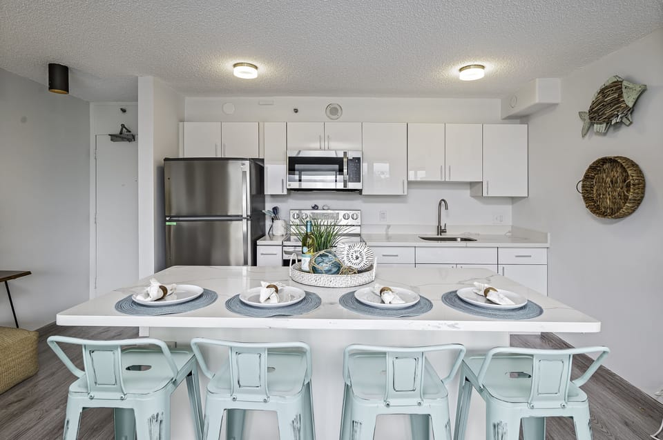 Kitchen with 4 bar stools