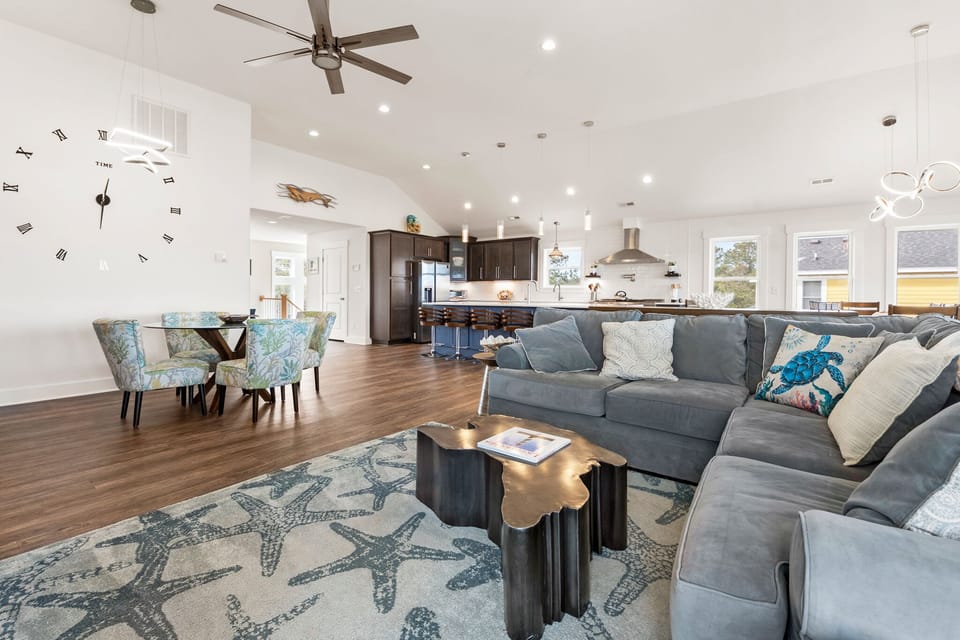 CC138: All Inn and Then Some | Top Level Living Area